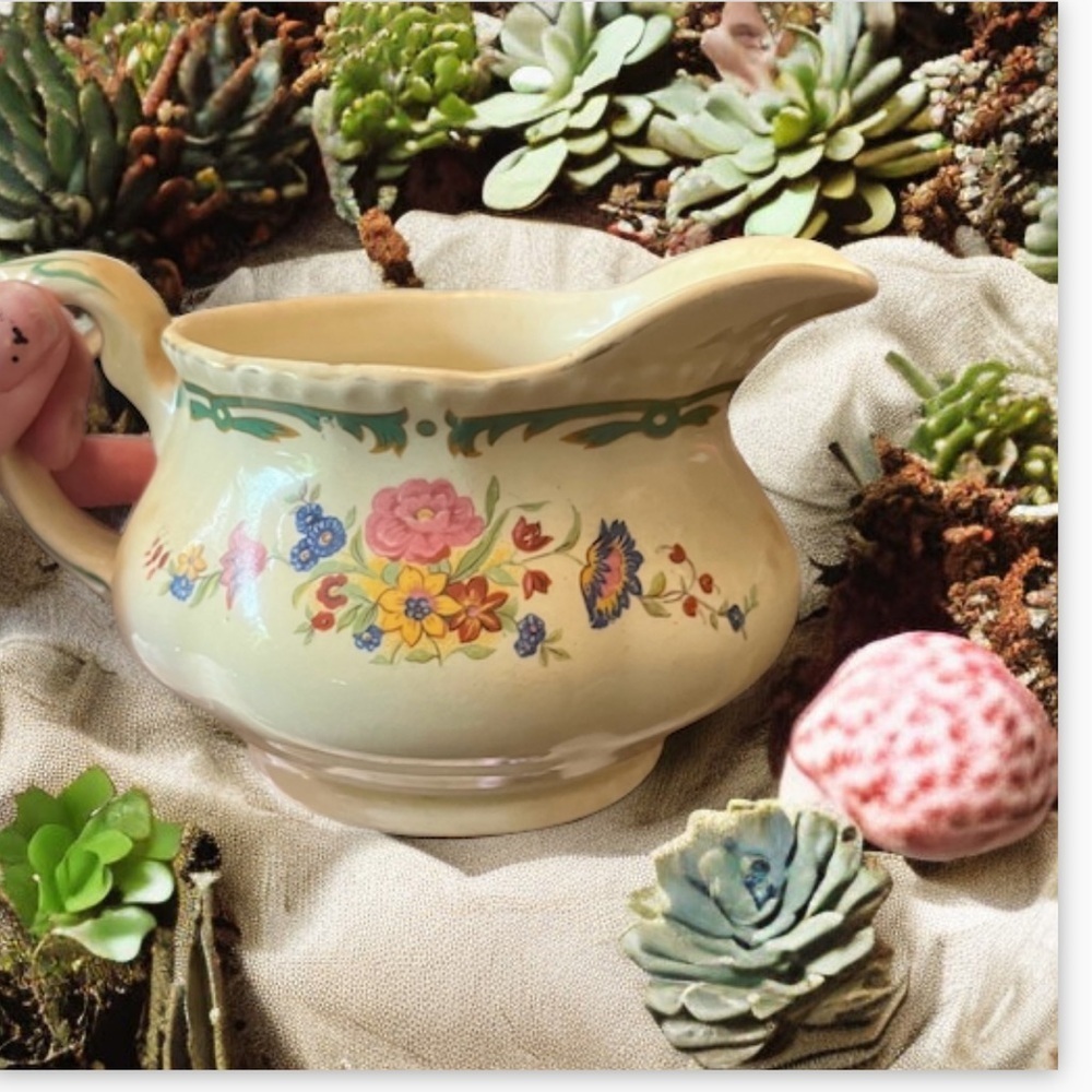 Vintage Gravy  Boat Grindley England Floral Pattern Pitcher 1930-Vintage ,rare!​